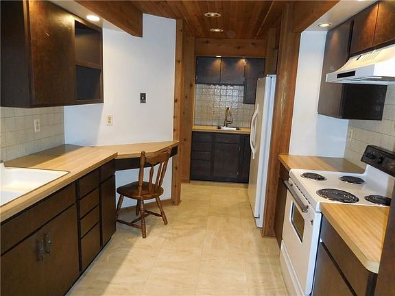 4th image of 22-2 Great Wood Ct