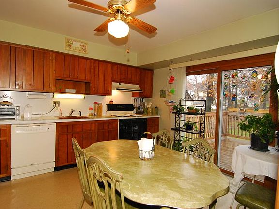 Large Eat in Kitchen