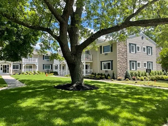 Fairfield Courtyard at Lake Grove — Photo 28