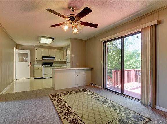 5th image of 170 E Regent Dr