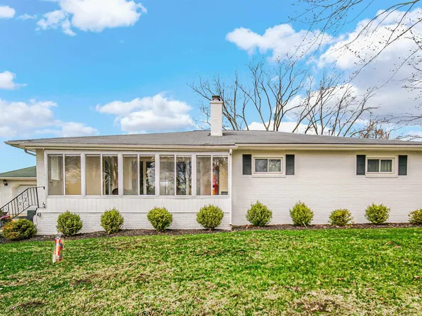 206 Academy Rd, Culver, IN 46511