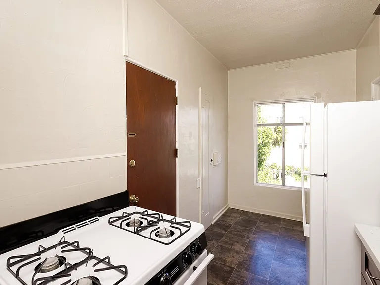848 Vermont St — Photo 9