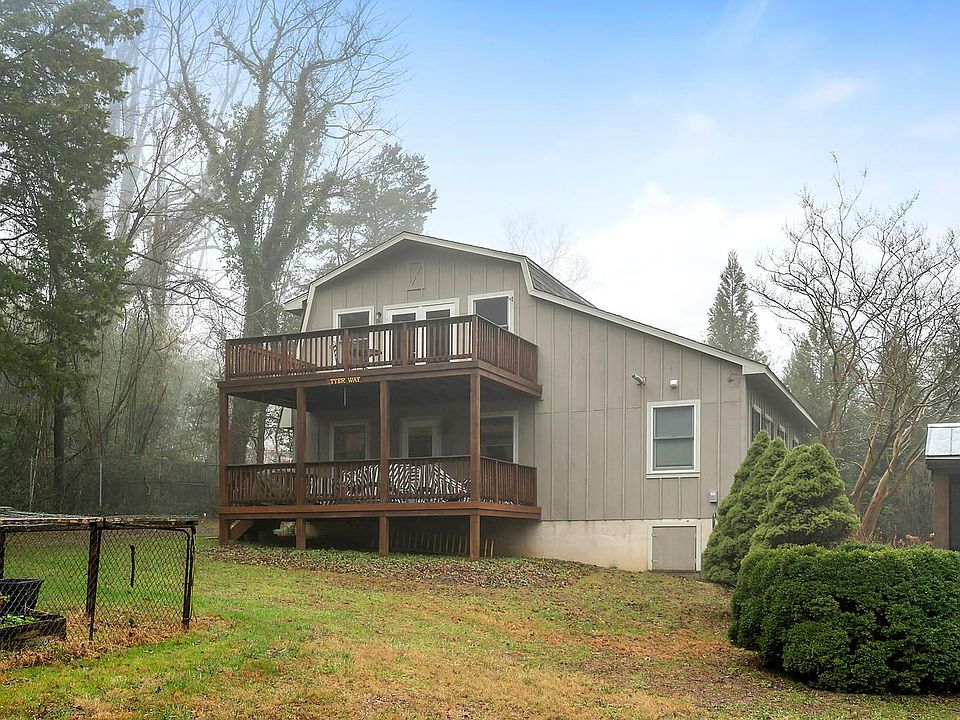 Back view showing 2nd floor porch