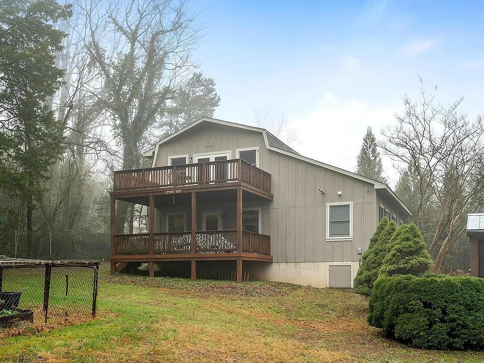 4915 Bradford Dr