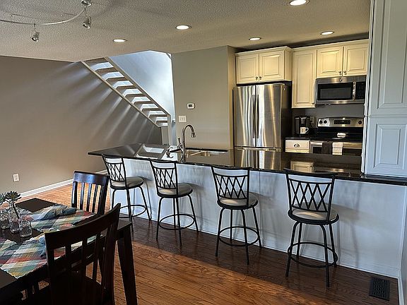 4th image of 9588 S Pointe Lasalles Dr #105