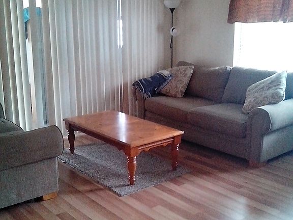 5th image of 10939 103rd Ave