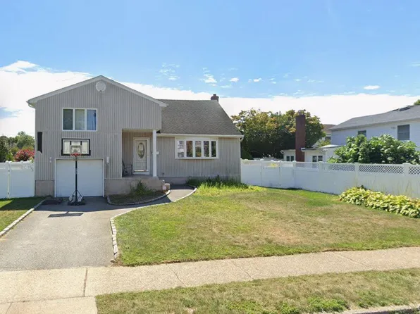 330 N Hickory Street, Massapequa, NY 11758