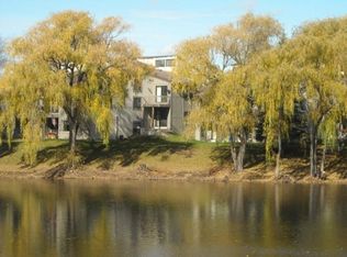 1061 Regent Rd UNIT 619, Oconomowoc, WI 53066