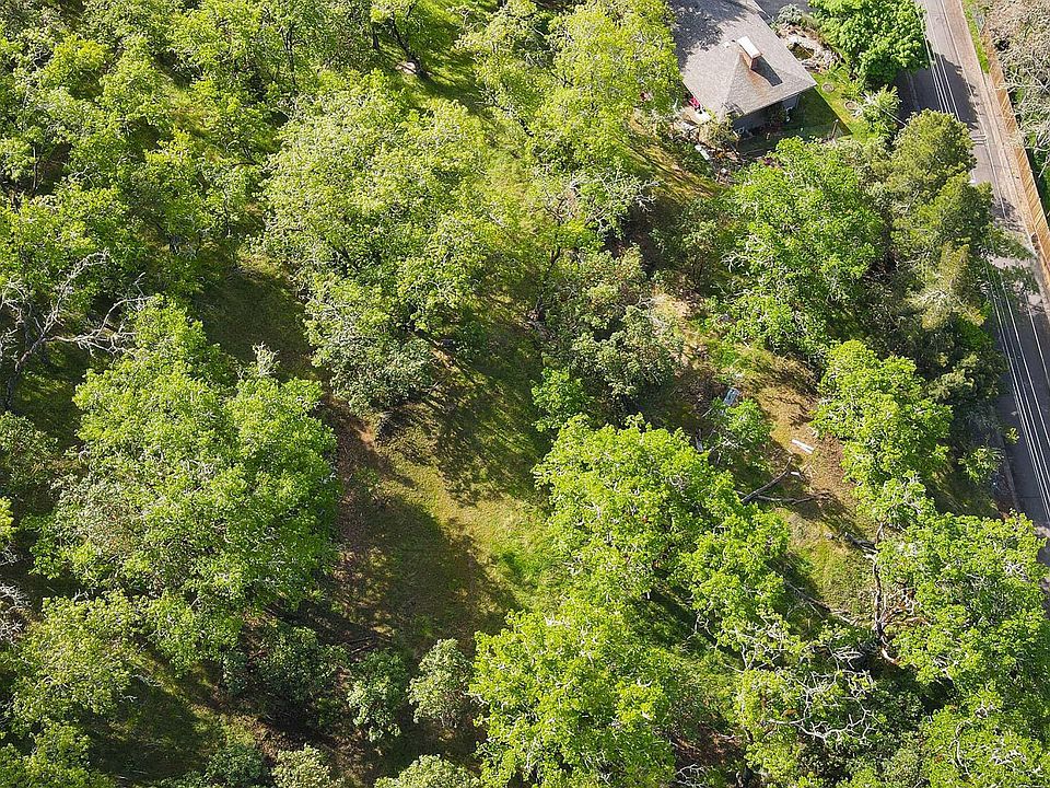 2nd image of NE Parkview Ct #6