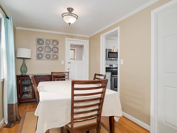 5th image of 203 Clark St