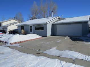 421 Peak Dr, Riverton, WY 82501