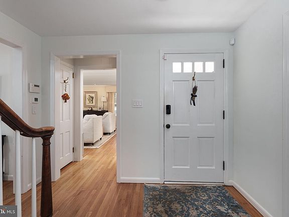 3rd image of 19 Maple Ln
