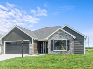 9250 Sage Hill Dr, Fort Wayne, IN 46818