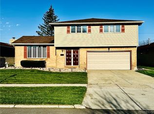 81 Fairoaks Ln, Cheektowaga, NY