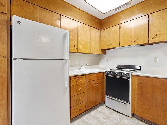 4th image of 2636 N 41st Ave #19bf39c64
