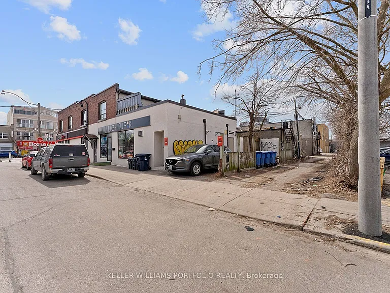 2118A Danforth Ave — Photo 40