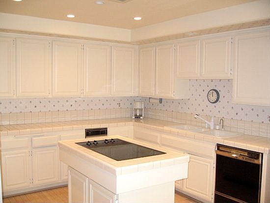 Kitchen with center island