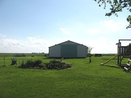 4th image of 3677 Waukon Ave