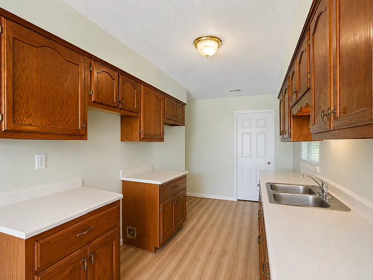 10331 Oak Leaf Dr — Photo 6
