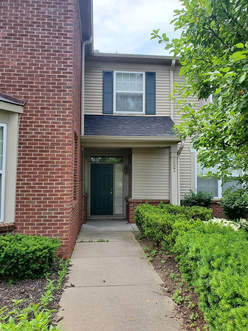 657 Abbington Ct photo 1