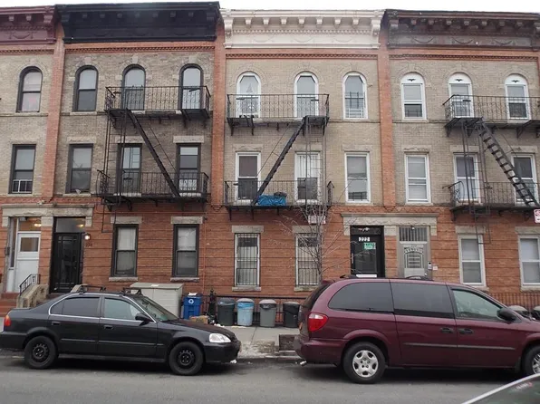222 E 53rd St, Brooklyn, NY 11203