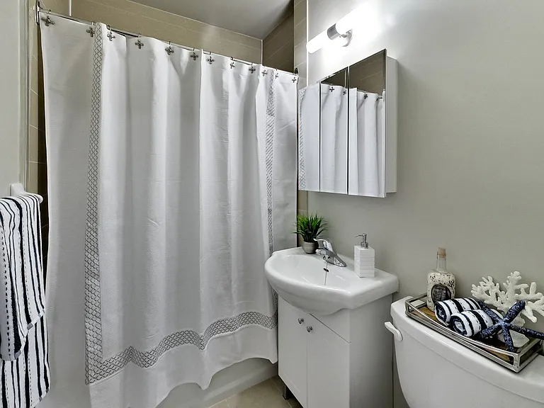 42 Glen Elm Ave #206 — Photo 26