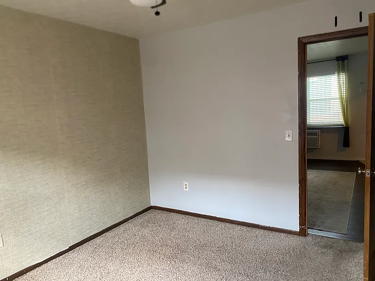 342 E Tompkins St — Photo 8