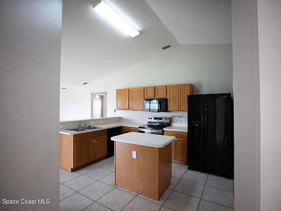 4th image of 3821 Long Leaf Dr