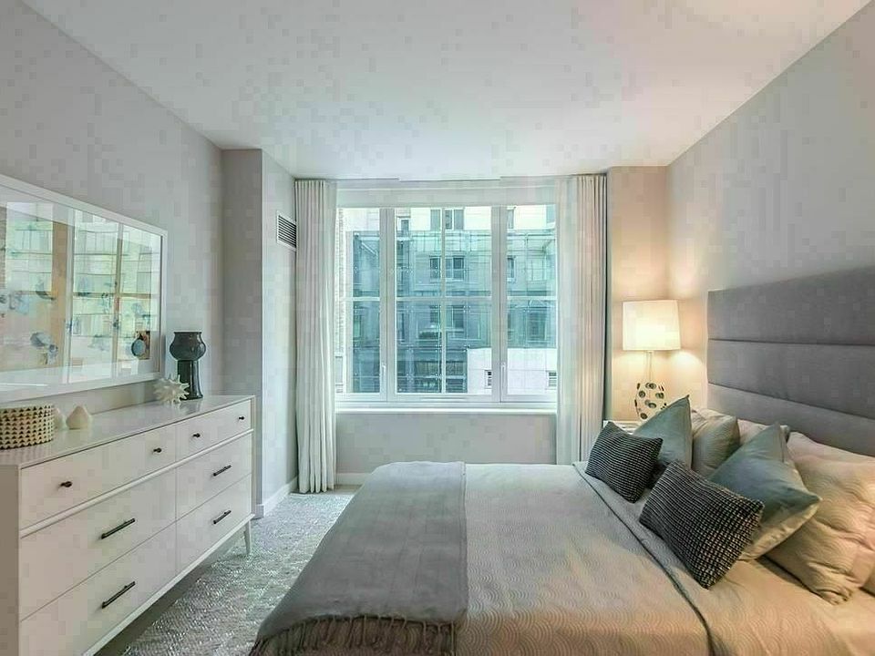 1st image of 320 W 39th St #803