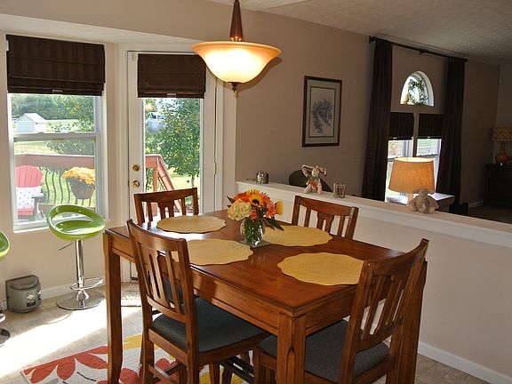 Eat-in Kitchen