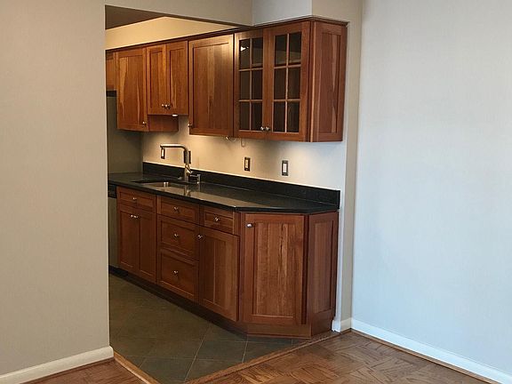 5th image of 3800 Fairfax Dr APT 901