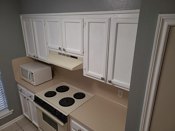 5th image of 1108 Willow Creek Dr