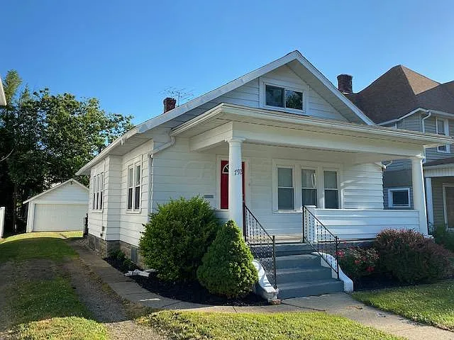 792 E Main St photo 1