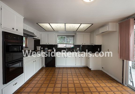 4th image of 1820 Ayers Way