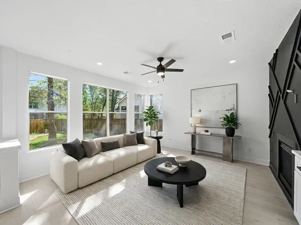 82 N Apple Springs Cir, Spring, TX 77382