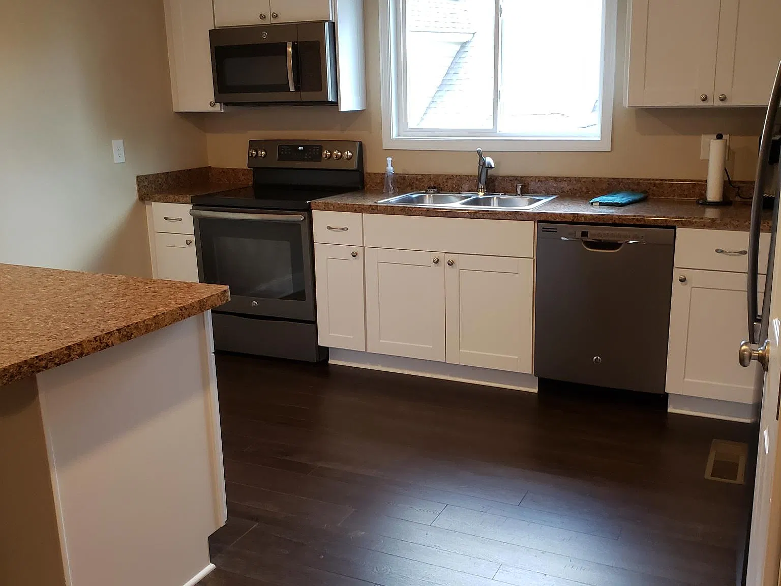 1 bed, 1100 sqft, $1,700 — Photo 2
