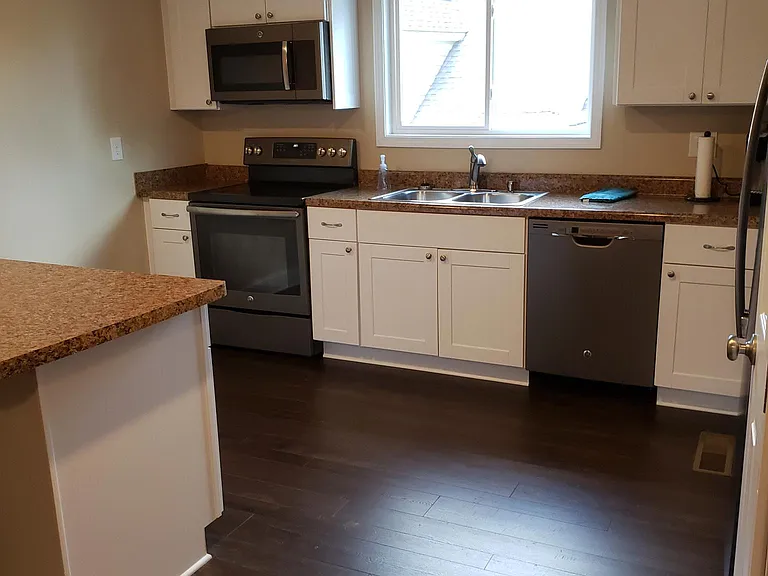 156 Collis Cir — Photo 2