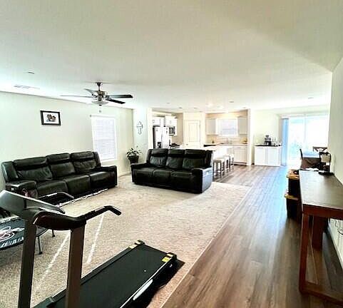 3rd image of 619 W Bravo Avenue