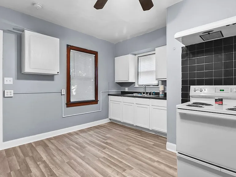 708 S 15th St — Photo 19