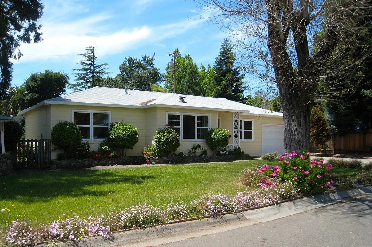 4 Boulevard Ct photo 1