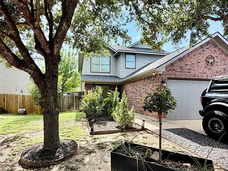 1247 Shadow Creek Blvd — Photo 3