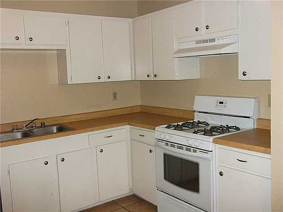 4th image of 705 La Chapa Ave #B