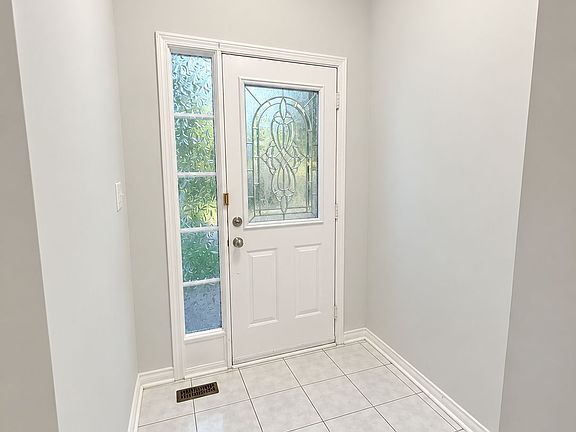 2nd image of 454 Huntington Ridge Dr