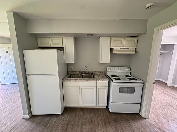 2nd image of 1328 Juniper Dr #4