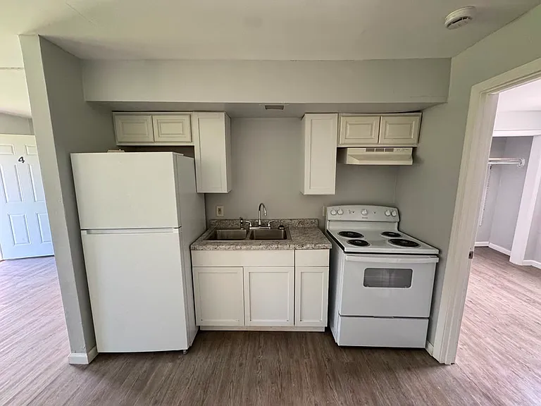 1328 Juniper Dr #4 — Photo 2