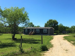 195 Oak Park Rd, Adkins, TX 78101