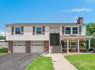 203 Melrose Dr, New Stanton, PA 15672