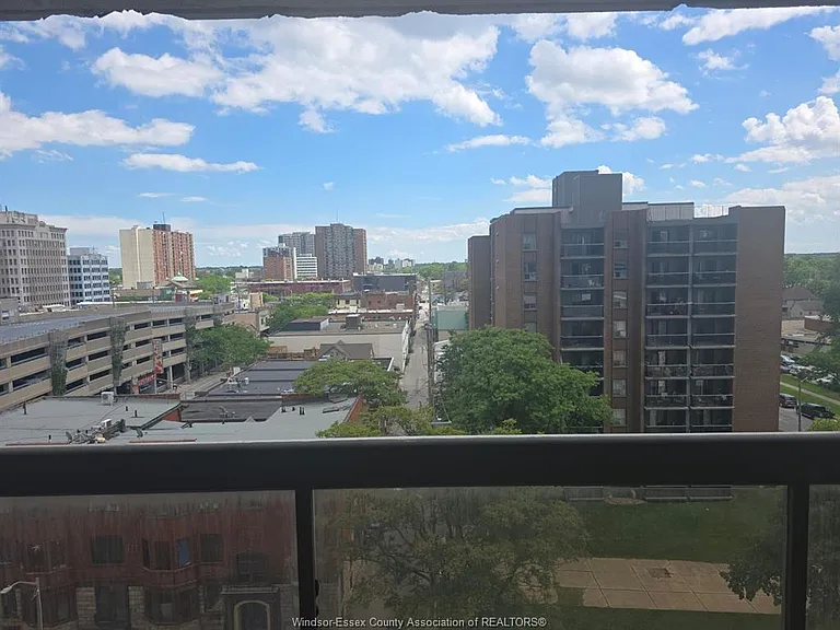 150 Park St W #811 — Photo 3