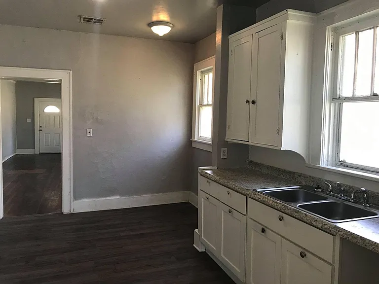 2123 Hayes St — Photo 4