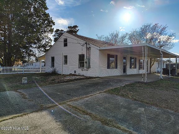 3rd image of 1315 Tice Cir